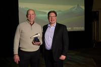 2024 Advocacy Award recipient Ron Green of Oregon Pacific Bank pictured with OBA's Kevin Christiansen.